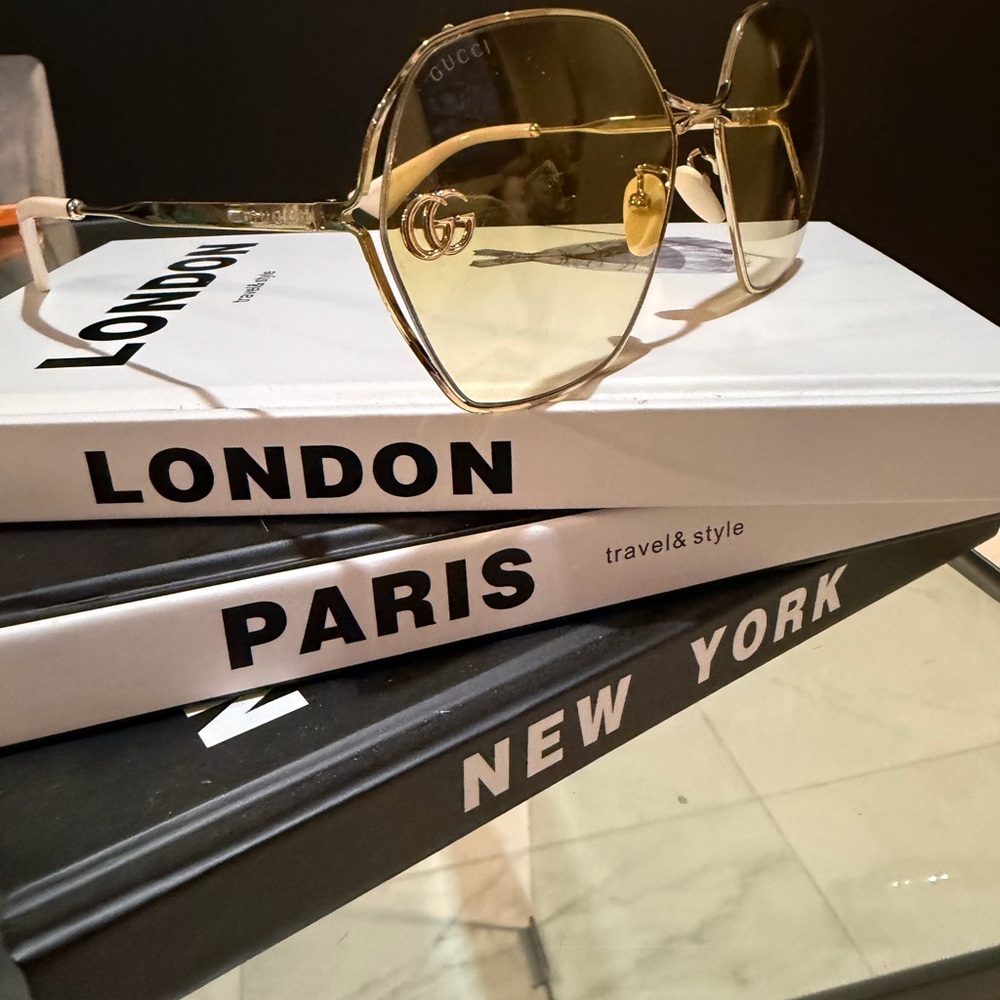 Authentic Gucci Geometric Oversized Frame Sunglasses - Picture 4 of 7